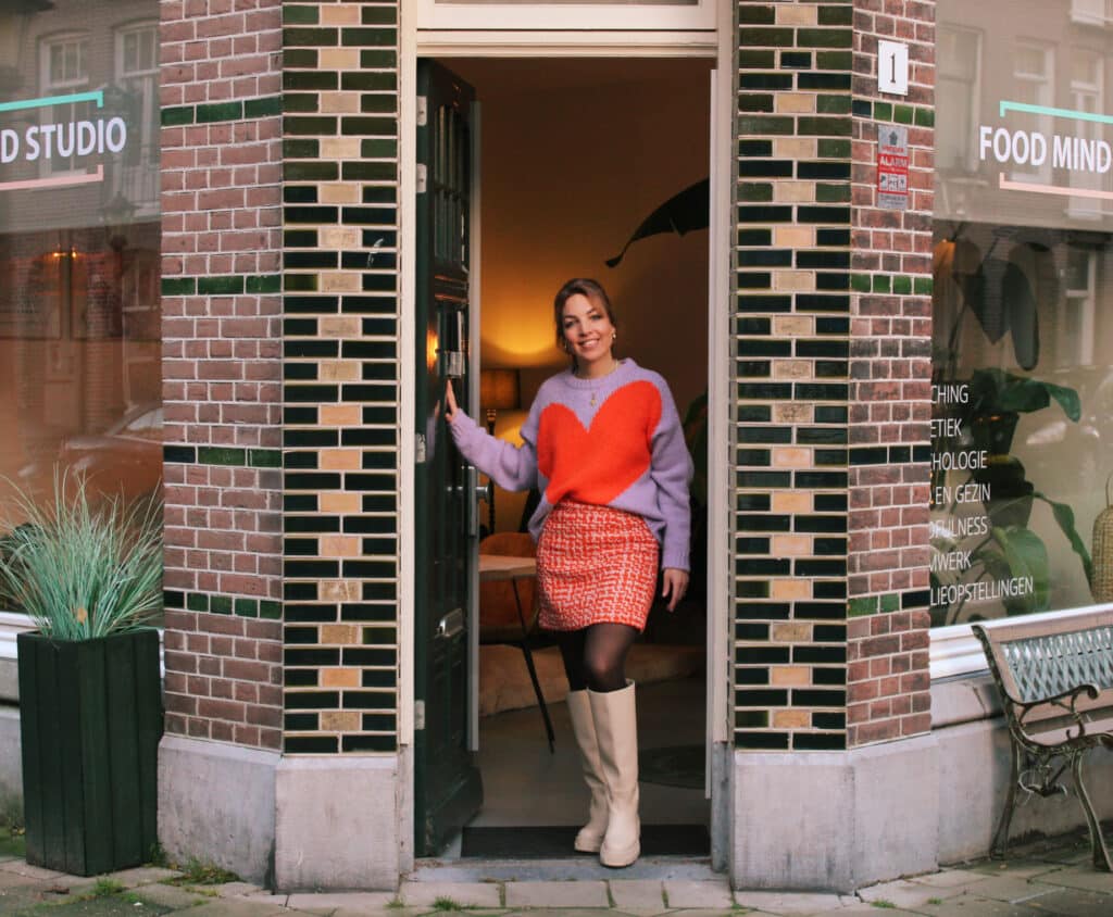 Kim de Graaf-Oostendorp, Holistisch therapeut