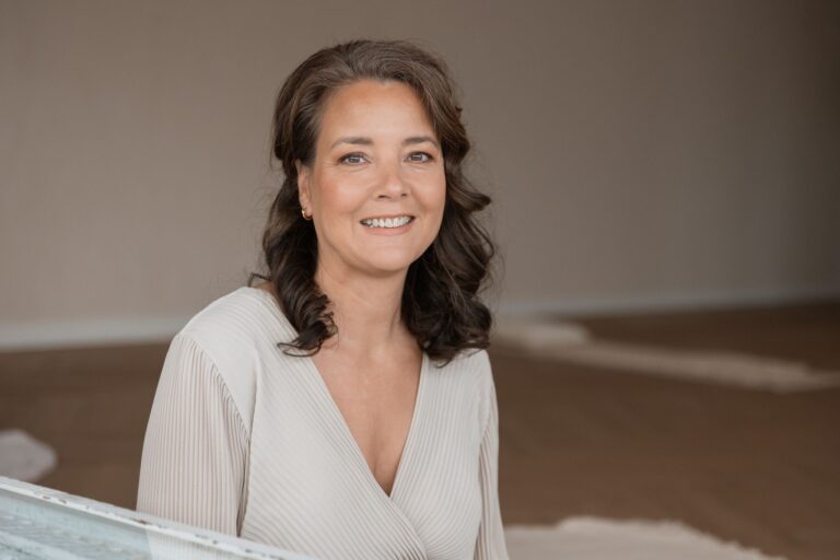 Daniëlle van Haastrecht, Holistisch therapeut