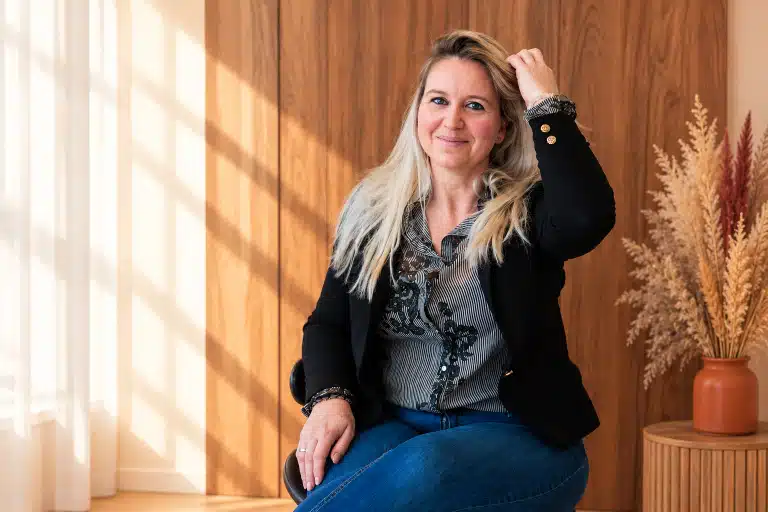 Mandy Aarts, NEI therapeut